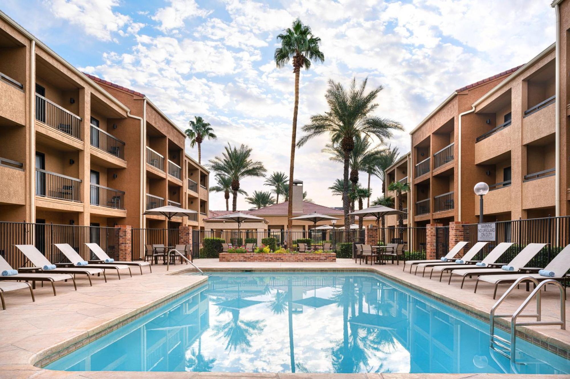 Courtyard By Marriott Las Vegas Convention Center Hotel Exterior foto